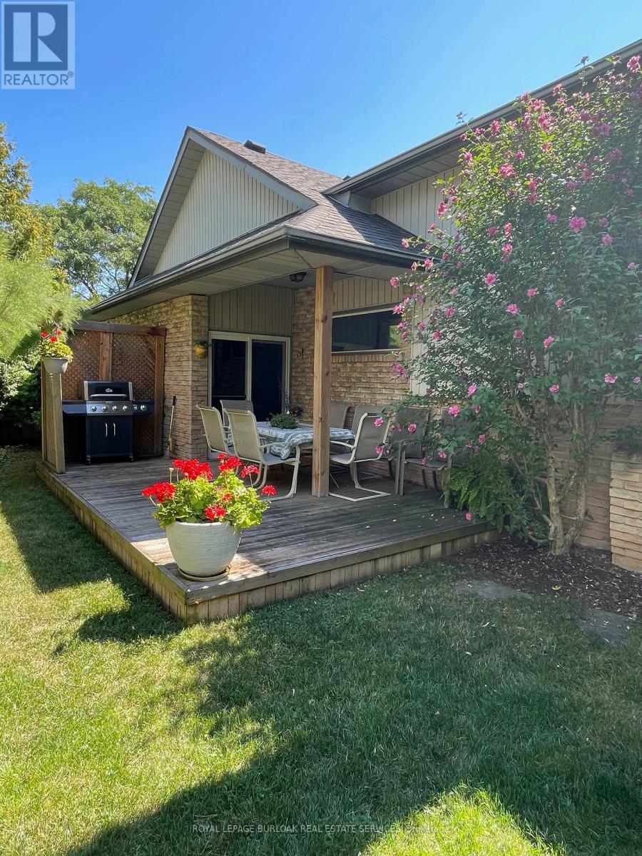 2162 Pauline Court, Burlington, ON - Outdoor With Deck Patio Veranda