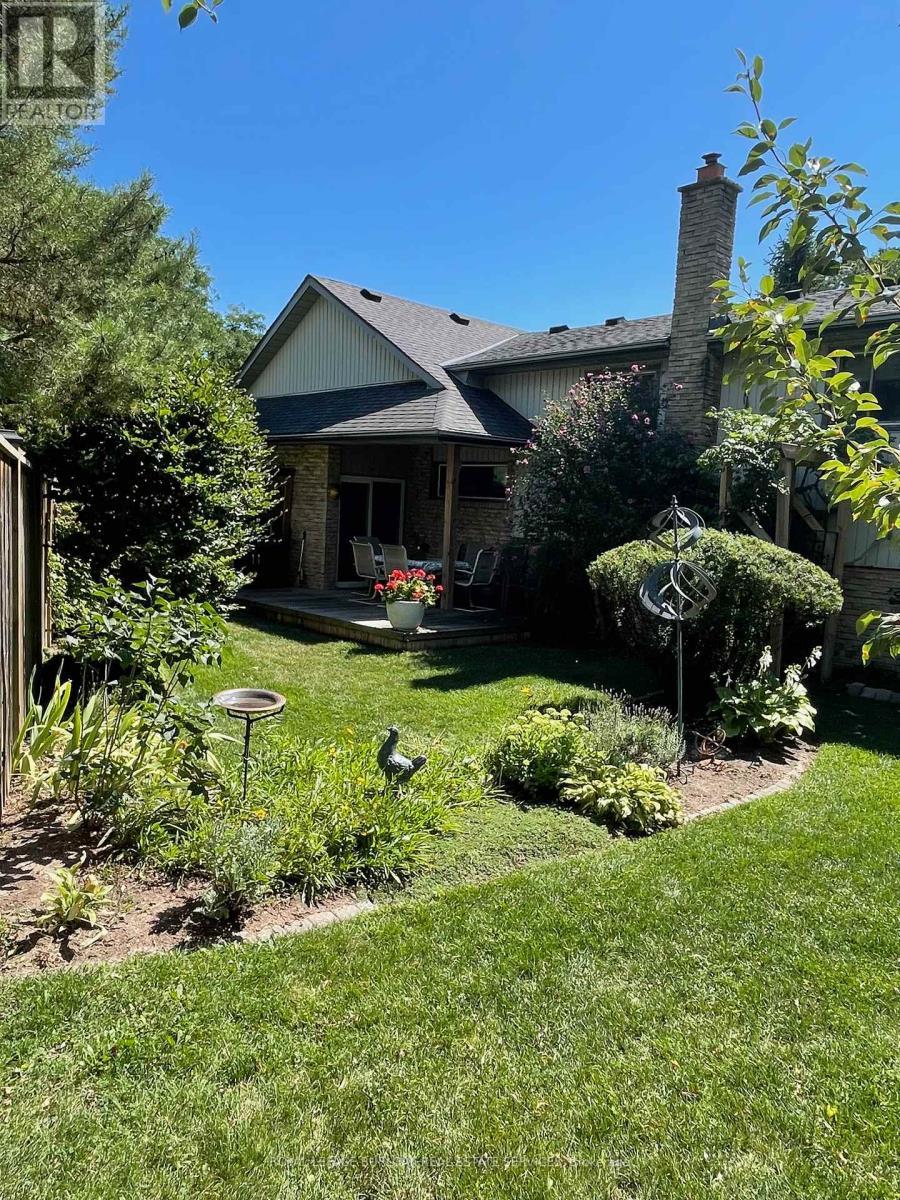 2162 Pauline Court, Burlington, ON - Outdoor