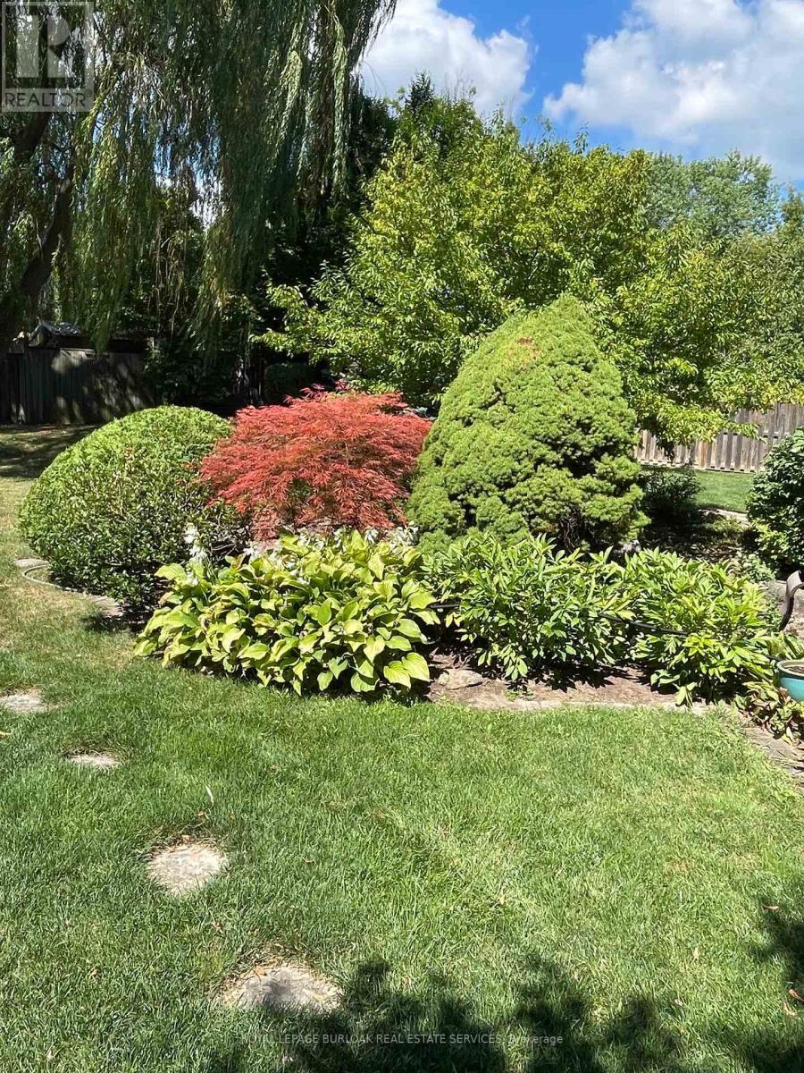 2162 Pauline Court, Burlington, ON - Outdoor