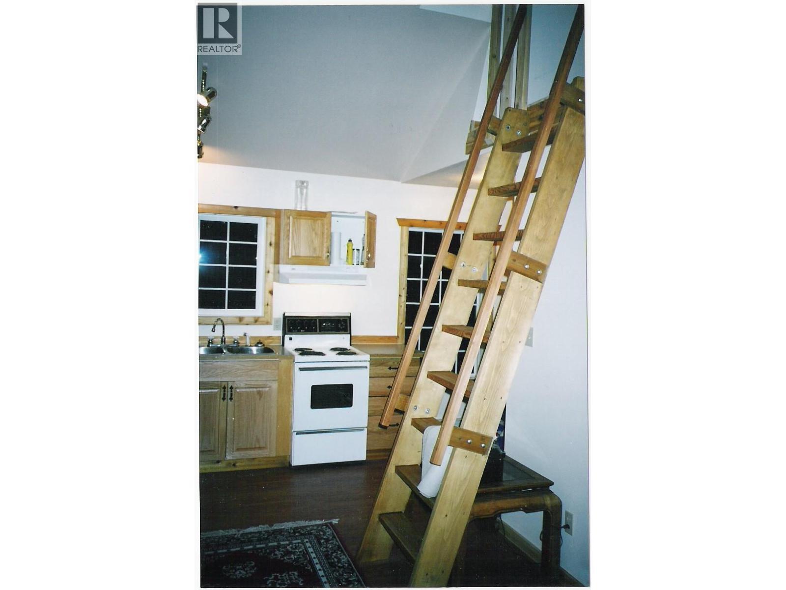 5525 Ducksway Road, Winlaw, BC - Indoor Photo Showing Kitchen With Double Sink