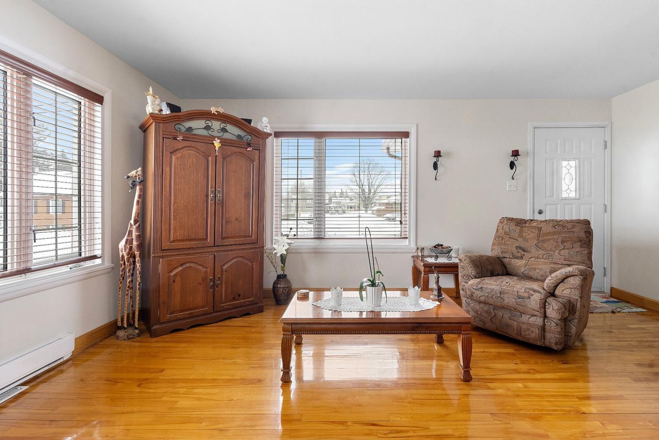 Living room - 80 Rue Théophile-Hallé, Lévis (Les Chutes-De-La-Chaudière-Est), QC - Indoor Photo Showing Living Room