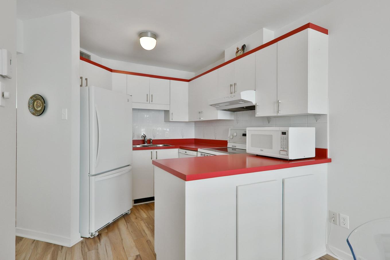 Cuisine - 307-520 Place Juge-Desnoyers, Laval (Pont-Viau), QC - Indoor Photo Showing Kitchen