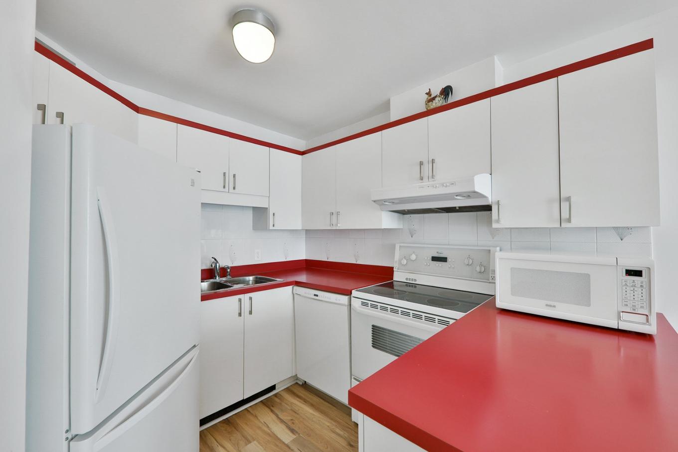Cuisine - 307-520 Place Juge-Desnoyers, Laval (Pont-Viau), QC - Indoor Photo Showing Kitchen With Double Sink