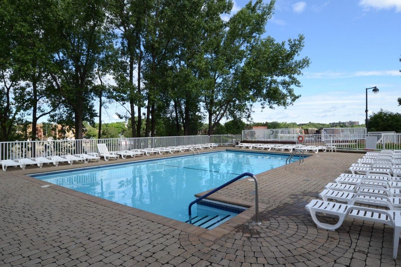 Piscine - 307-520 Place Juge-Desnoyers, Laval (Pont-Viau), QC - Outdoor With In Ground Pool With Backyard