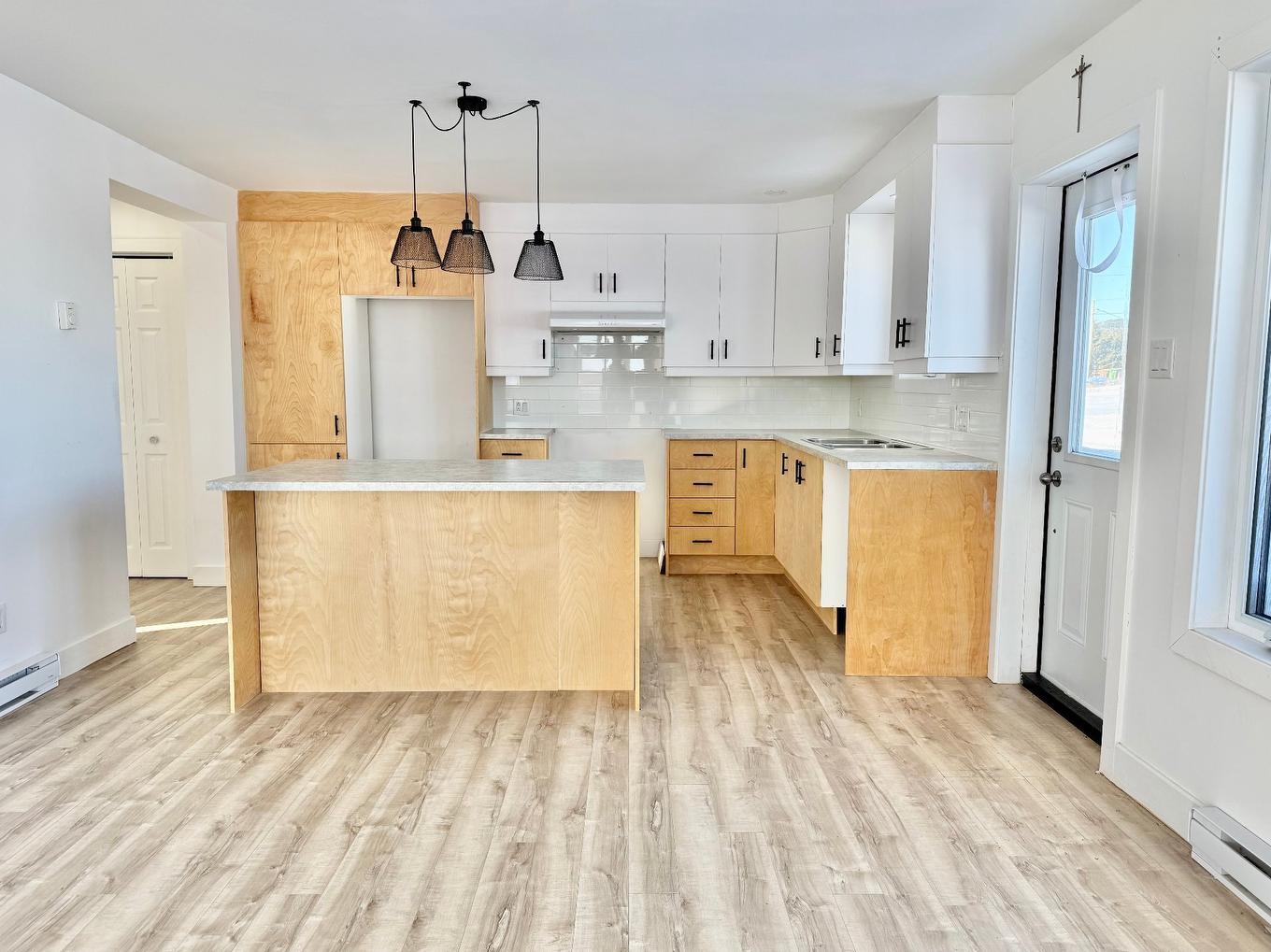 Cuisine - 142 Ch. Marcoux, Les Îles-De-La-Madeleine, QC - Indoor Photo Showing Kitchen