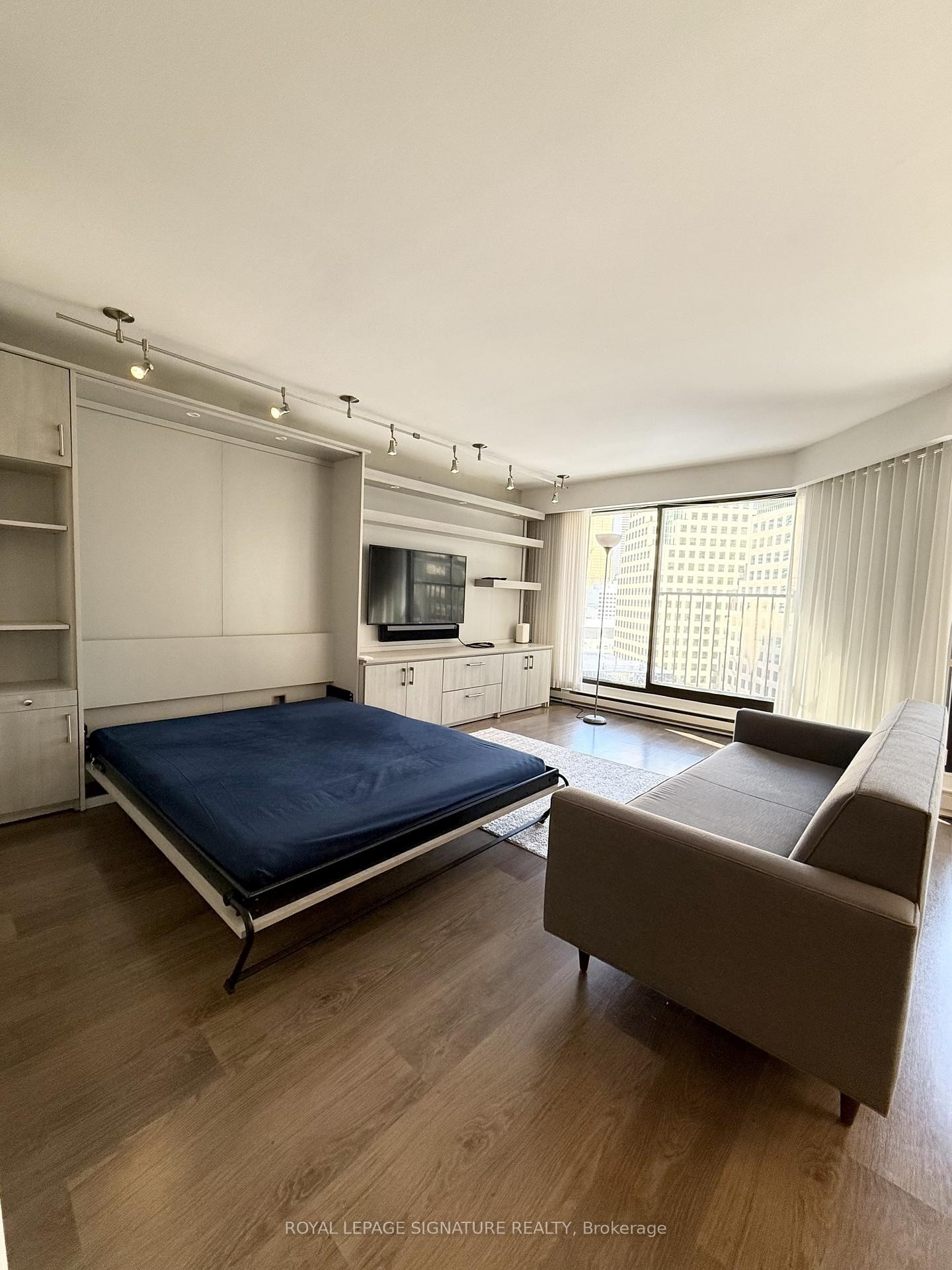 1609-65 Harbour Square, Toronto, ON - Indoor