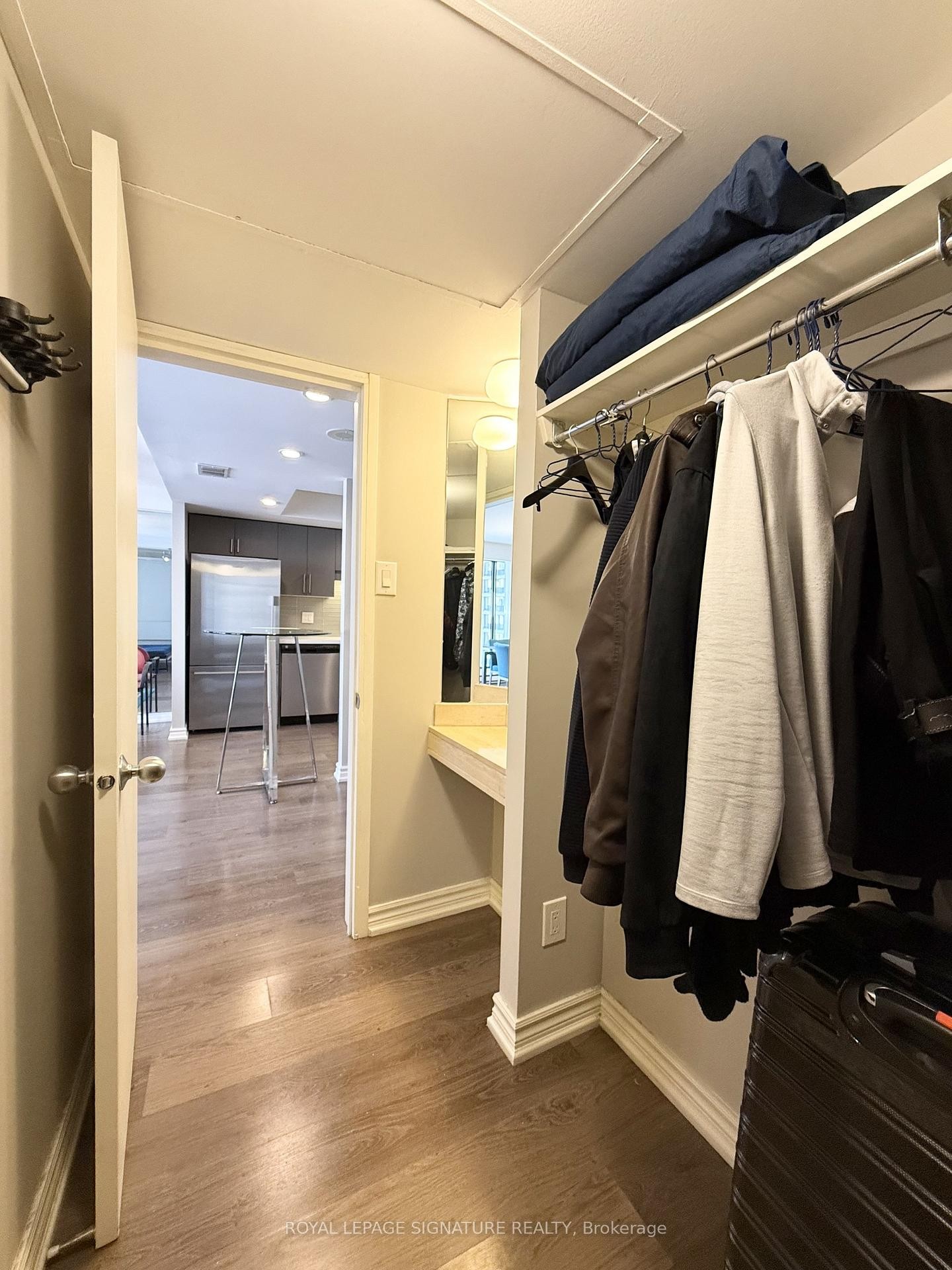 1609-65 Harbour Square, Toronto, ON - Indoor With Storage