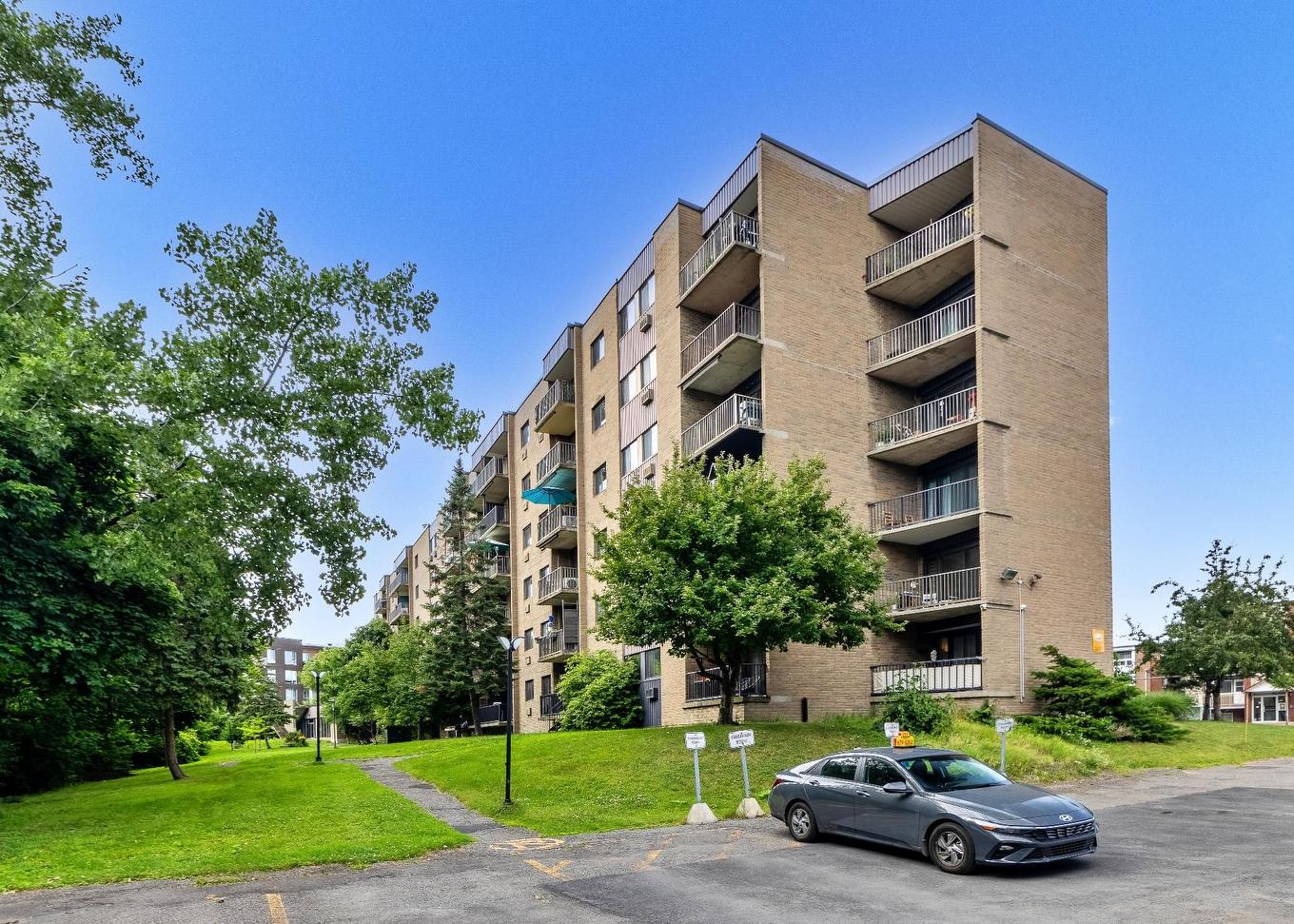 Face arrière - 505-500 Rue St-Georges, Saint-Lambert, QC - Outdoor