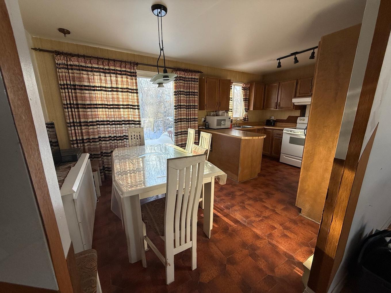 Cuisine - 3985 Rue Frémont, Laval (Chomedey), QC - Indoor Photo Showing Other Room