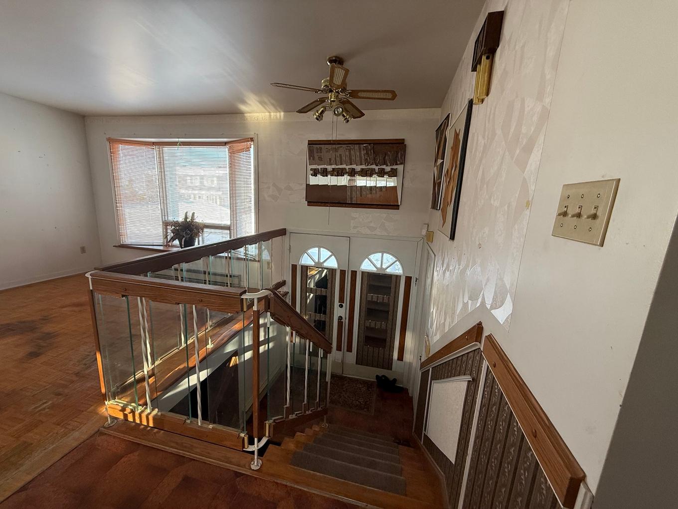 Hall d'entrée/Vestibule - 3985 Rue Frémont, Laval (Chomedey), QC - Indoor Photo Showing Other Room