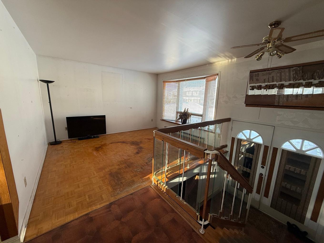 Salon - 3985 Rue Frémont, Laval (Chomedey), QC - Indoor Photo Showing Other Room