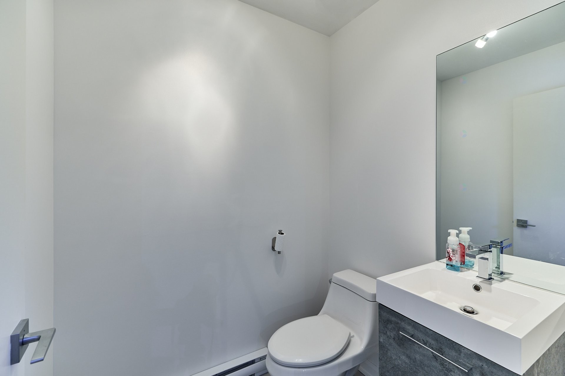 Powder room - 461 Rue De St-Gabriel, Mascouche, QC - Indoor Photo Showing Bathroom