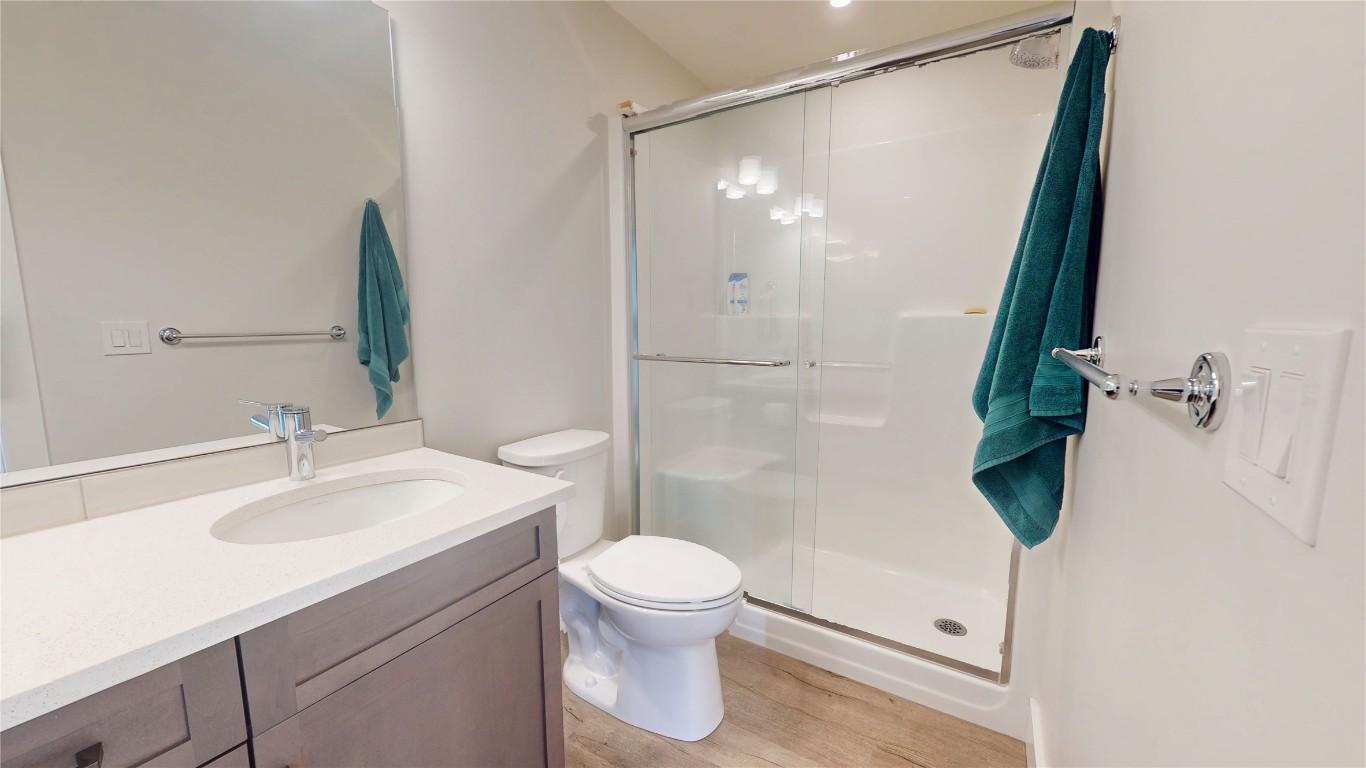 212-355 Legacy Lookout, Cranbrook, BC - Indoor Photo Showing Bathroom