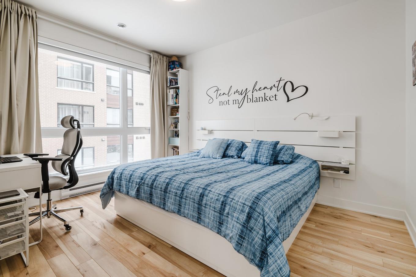 Primary bedroom - 206-3660 Rue Roland-Marquette, Longueuil (Saint-Hubert), QC - Indoor Photo Showing Bedroom