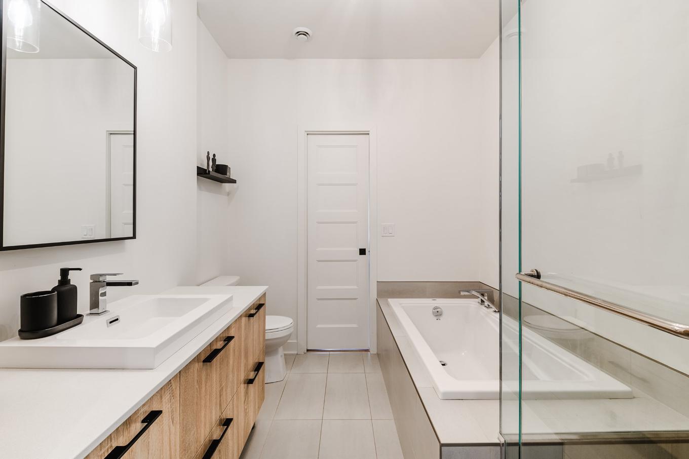 Bathroom - 206-3660 Rue Roland-Marquette, Longueuil (Saint-Hubert), QC - Indoor Photo Showing Bathroom