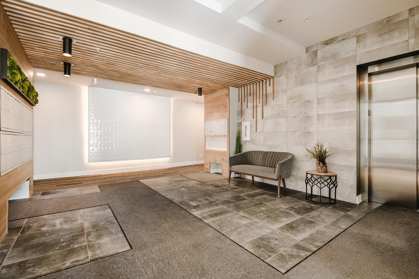 Exterior entrance - 206-3660 Rue Roland-Marquette, Longueuil (Saint-Hubert), QC - Indoor Photo Showing Other Room