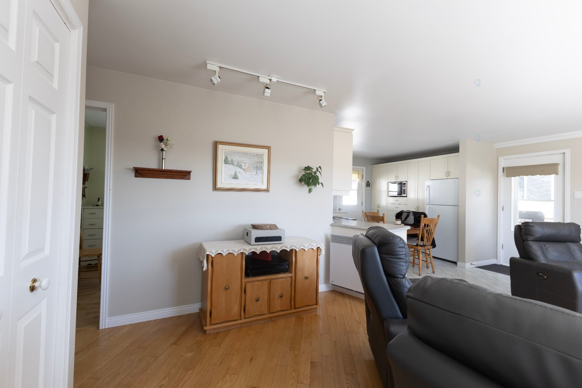 Salon - 6560 Ch. Brassard, Saint-Zénon, QC