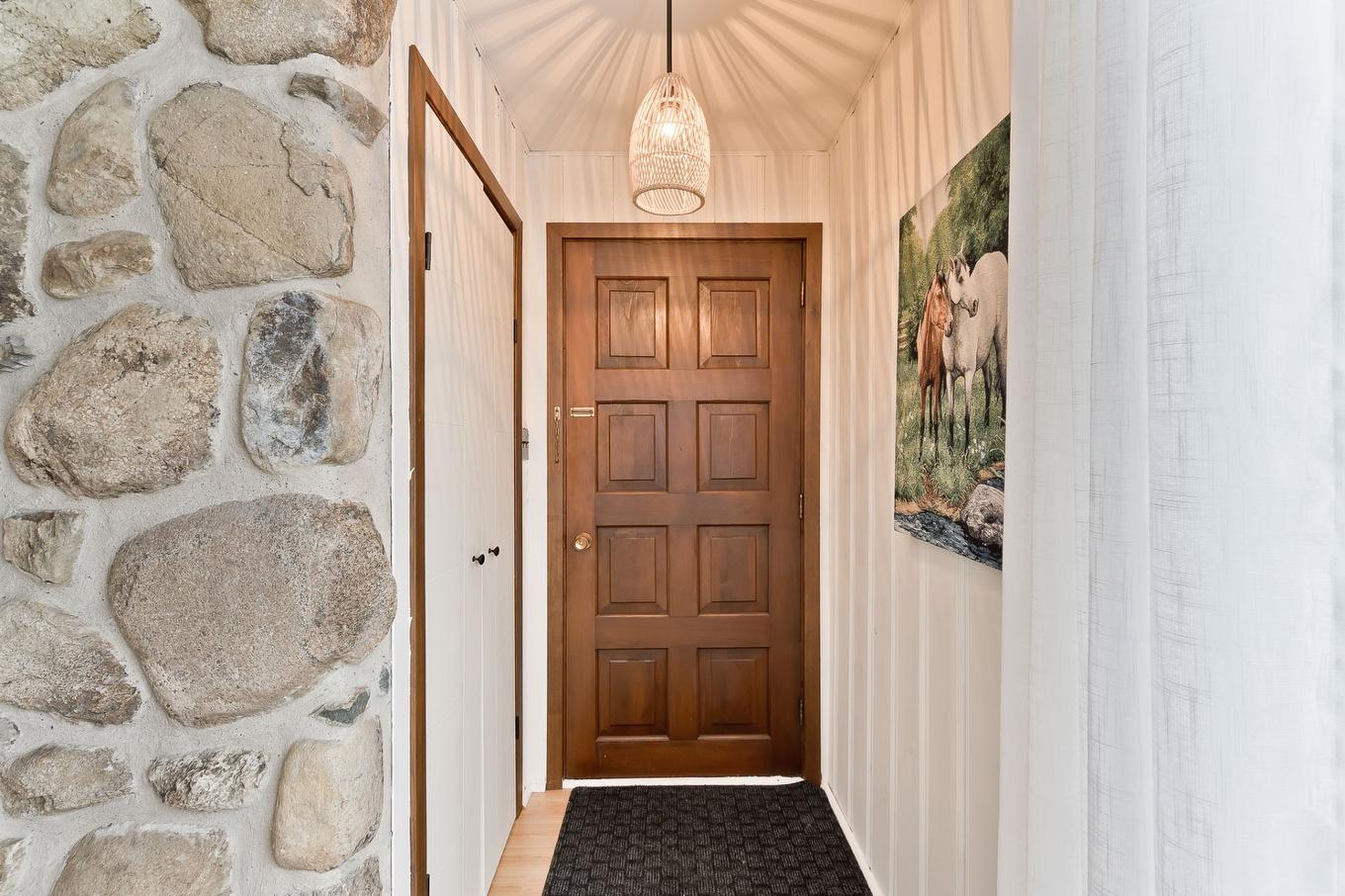 Hall d'entrée/Vestibule - 410 Av. Des Aunes, Magog, QC - Indoor Photo Showing Other Room