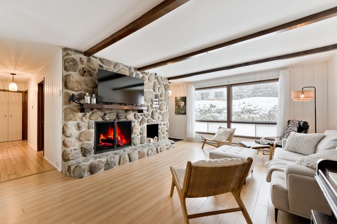 Salon - 410 Av. Des Aunes, Magog, QC - Indoor Photo Showing Living Room With Fireplace