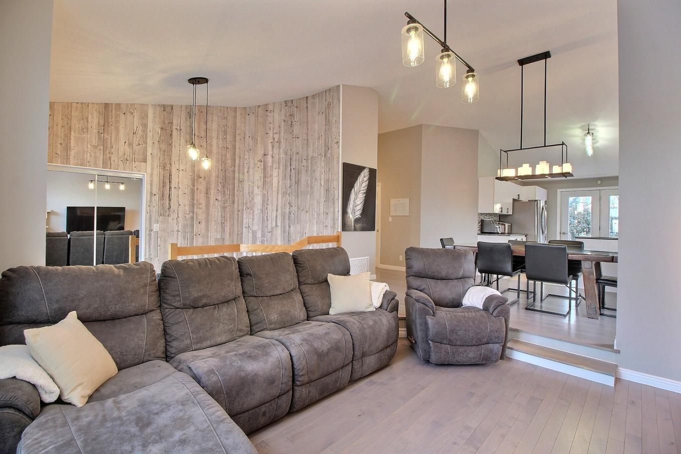 Vue d'ensemble - 316 Rue Canadienne, Val-D'Or, QC - Indoor Photo Showing Living Room