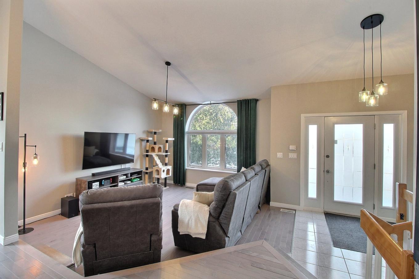 Salon - 316 Rue Canadienne, Val-D'Or, QC - Indoor