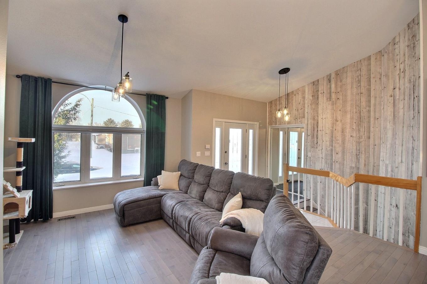 Salon - 316 Rue Canadienne, Val-D'Or, QC - Indoor Photo Showing Living Room