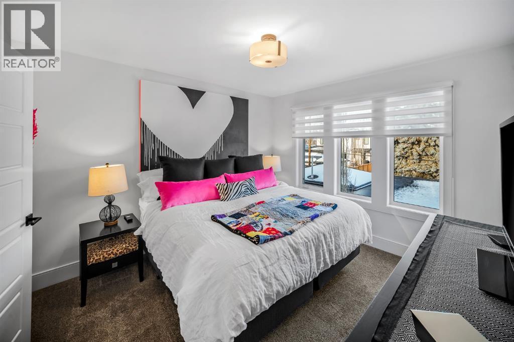 1910 48 Avenue Sw, Calgary, AB - Indoor Photo Showing Bedroom