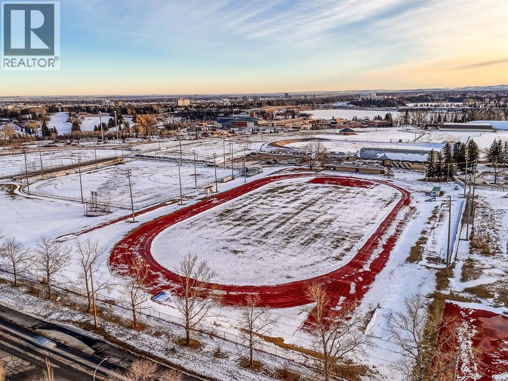 1910 48 Avenue Sw, Calgary, AB - Outdoor With View