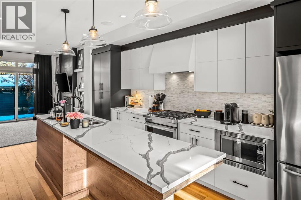 1910 48 Avenue Sw, Calgary, AB - Indoor Photo Showing Kitchen With Stainless Steel Kitchen With Upgraded Kitchen