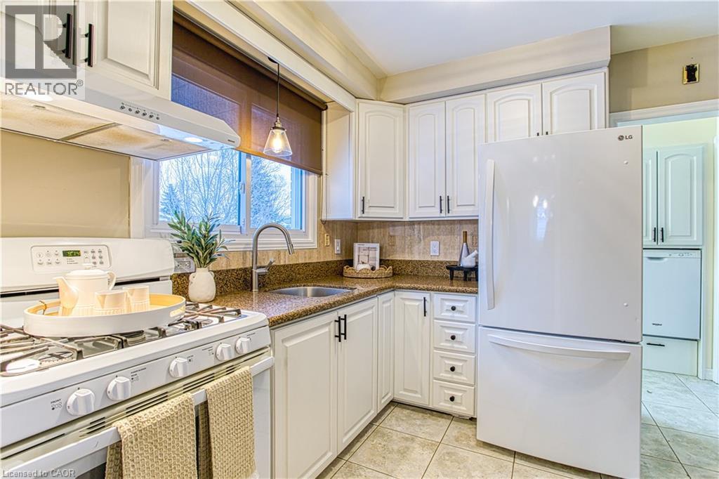 111 Leitch Drive, Grimsby, ON