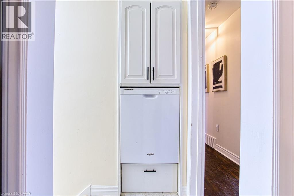 111 Leitch Drive, Grimsby, ON