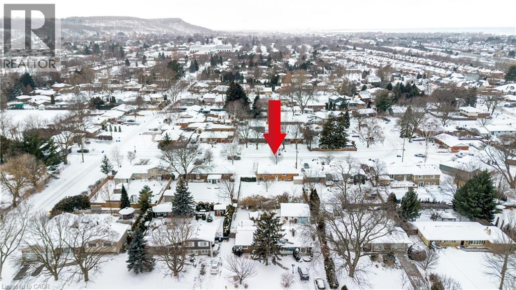 111 Leitch Drive, Grimsby, ON