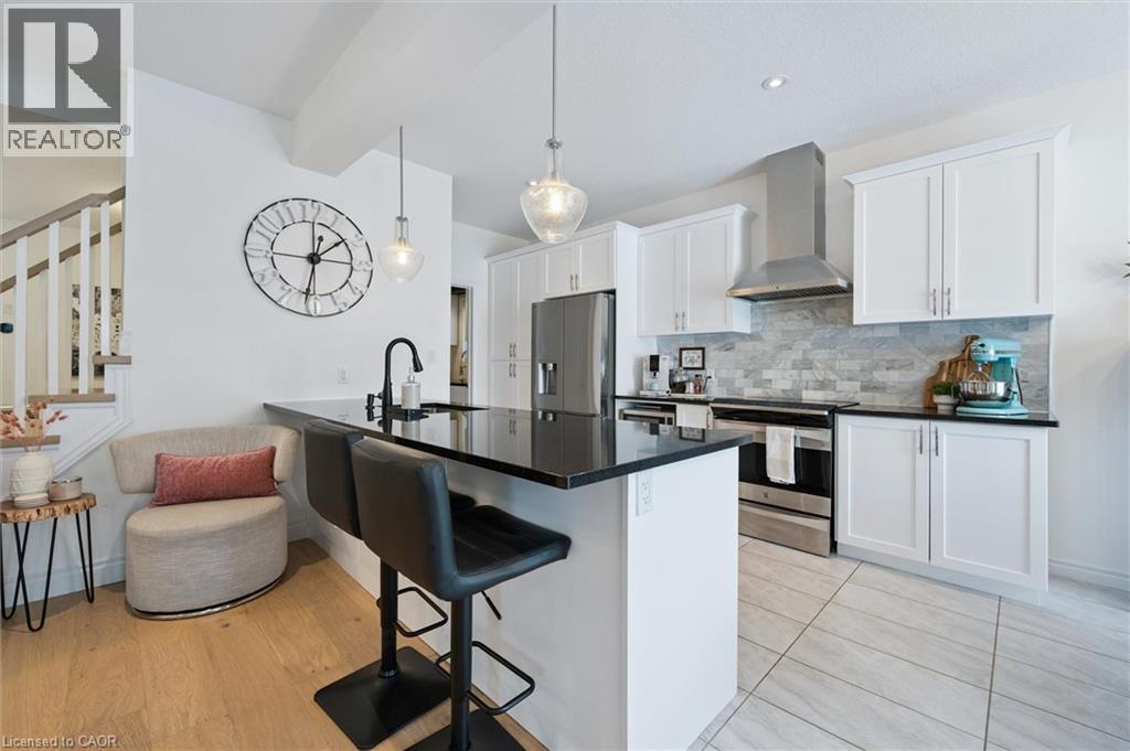 447 Moorlands Crescent, Kitchener, ON - Indoor Photo Showing Kitchen With Upgraded Kitchen