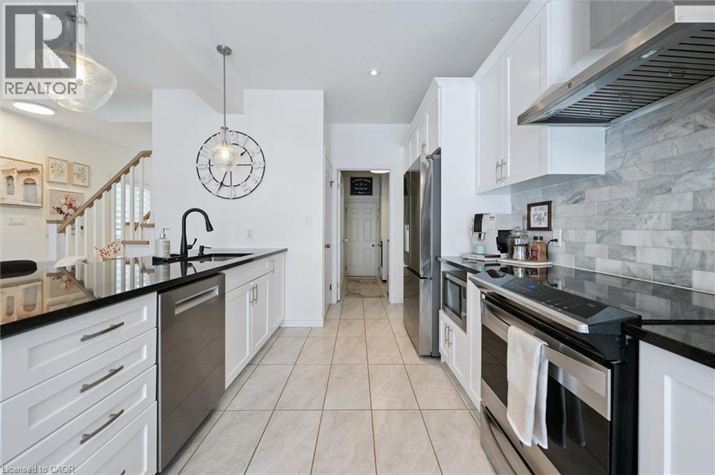 447 Moorlands Crescent, Kitchener, ON - Indoor Photo Showing Kitchen With Upgraded Kitchen