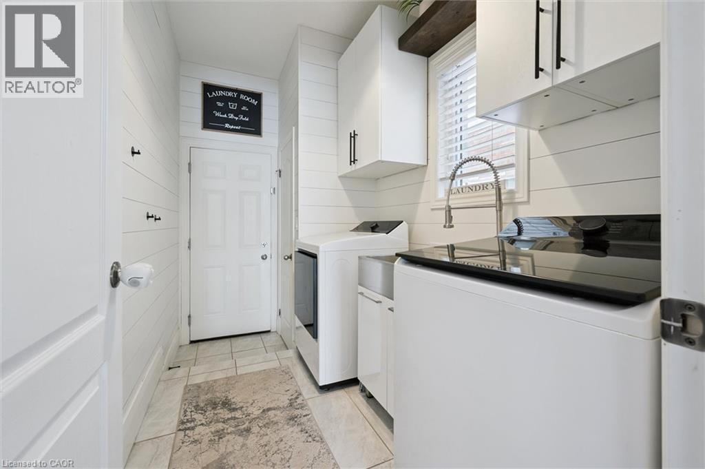 447 Moorlands Crescent, Kitchener, ON - Indoor Photo Showing Laundry Room