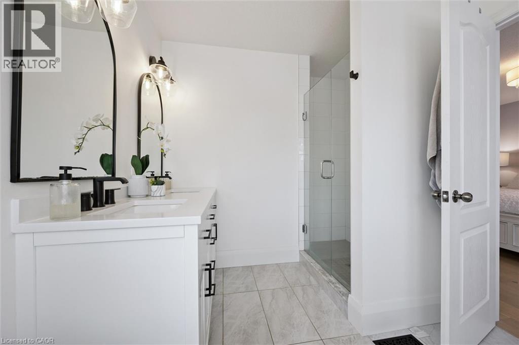 447 Moorlands Crescent, Kitchener, ON - Indoor Photo Showing Bathroom