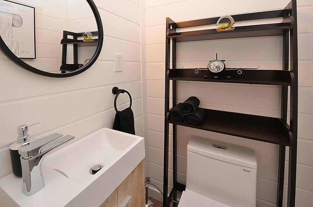 Salle d'eau - 60 Rue J.-A.-Tardif, Beaupré, QC - Indoor Photo Showing Other Room