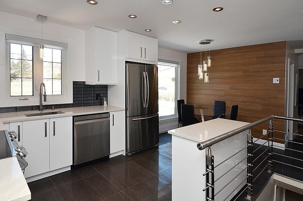 Cuisine - 60 Rue J.-A.-Tardif, Beaupré, QC - Indoor Photo Showing Kitchen With Upgraded Kitchen