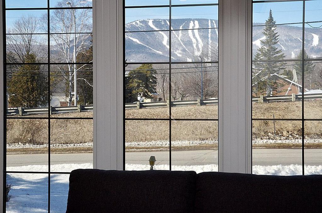 Vue - 60 Rue J.-A.-Tardif, Beaupré, QC - Indoor Photo Showing Other Room