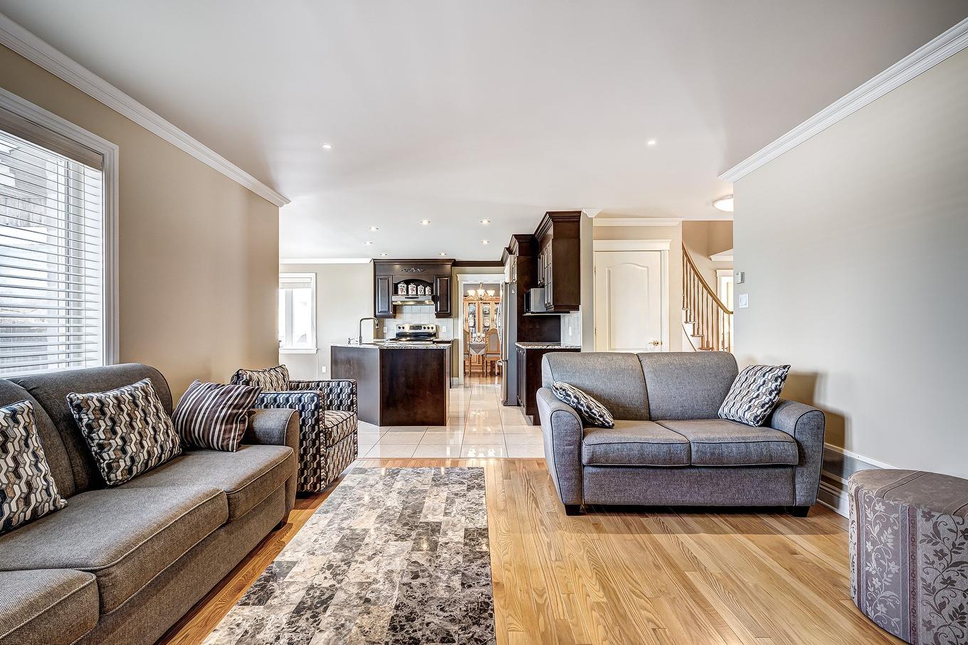 Family room - 24 Rue Du Syrah, Kirkland, QC - Indoor Photo Showing Living Room