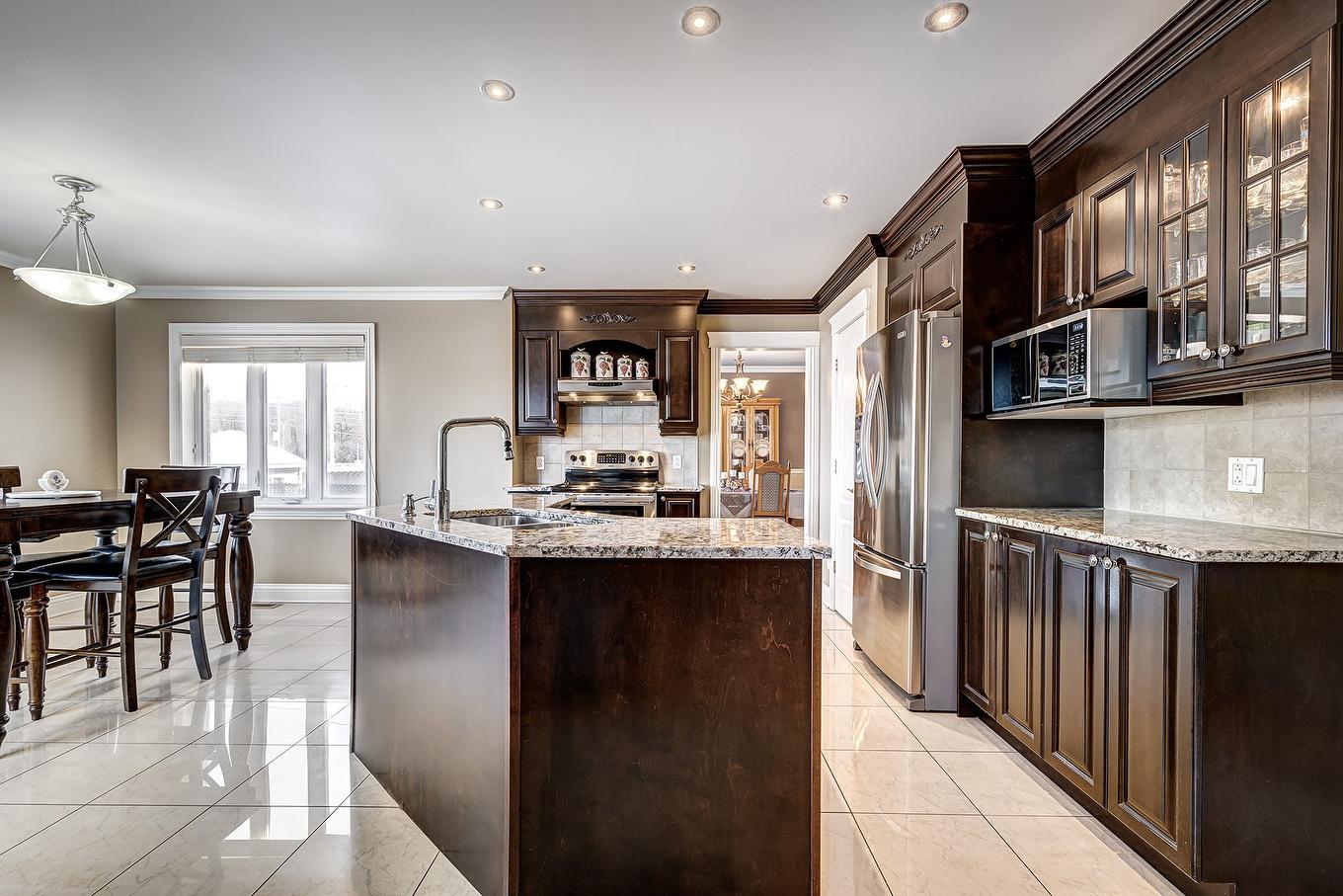 Kitchen - 24 Rue Du Syrah, Kirkland, QC - Indoor Photo Showing Kitchen With Upgraded Kitchen
