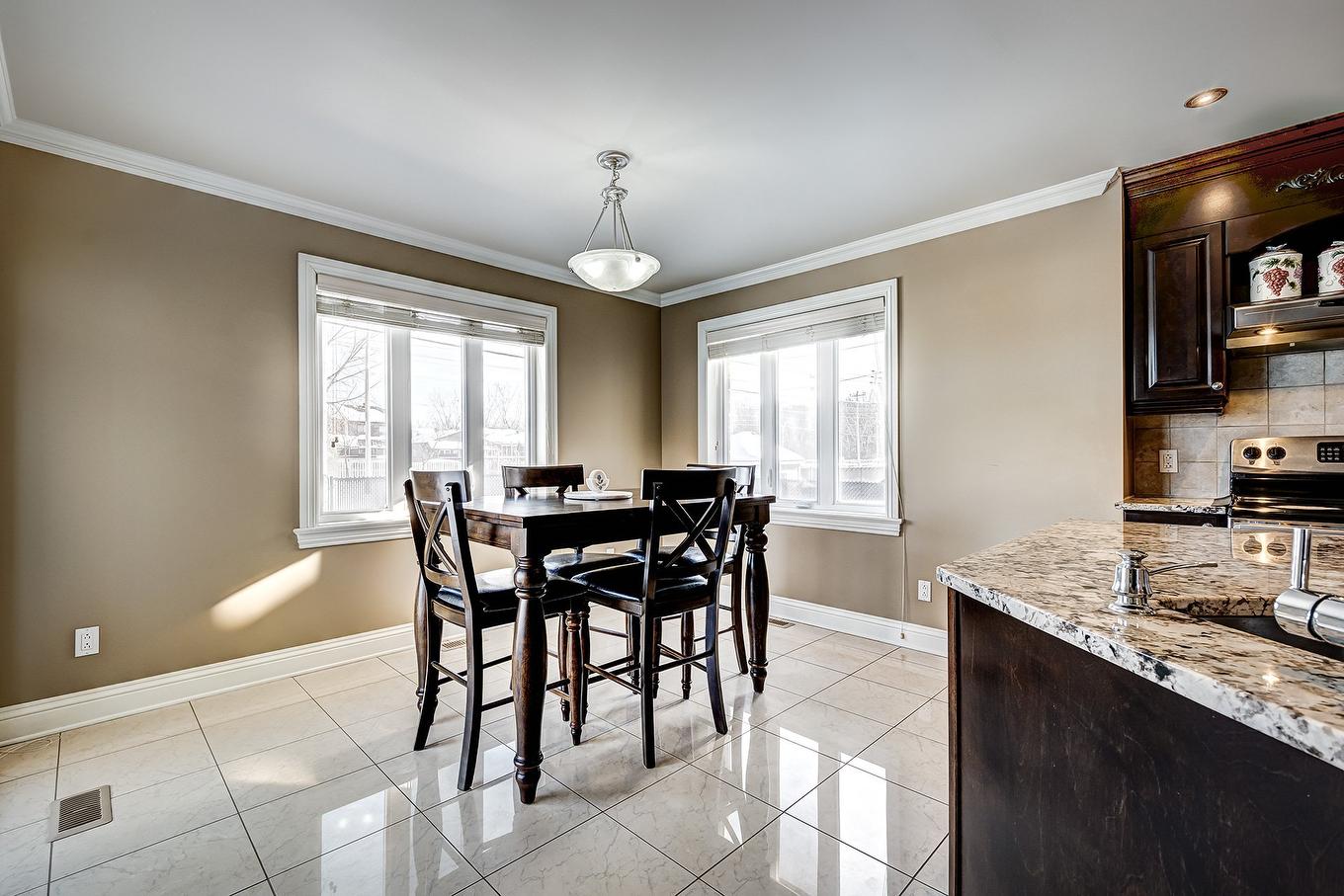 Dinette - 24 Rue Du Syrah, Kirkland, QC - Indoor Photo Showing Dining Room