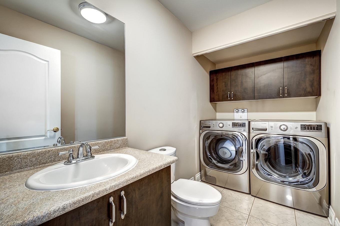 Powder room - 24 Rue Du Syrah, Kirkland, QC - Indoor Photo Showing Laundry Room