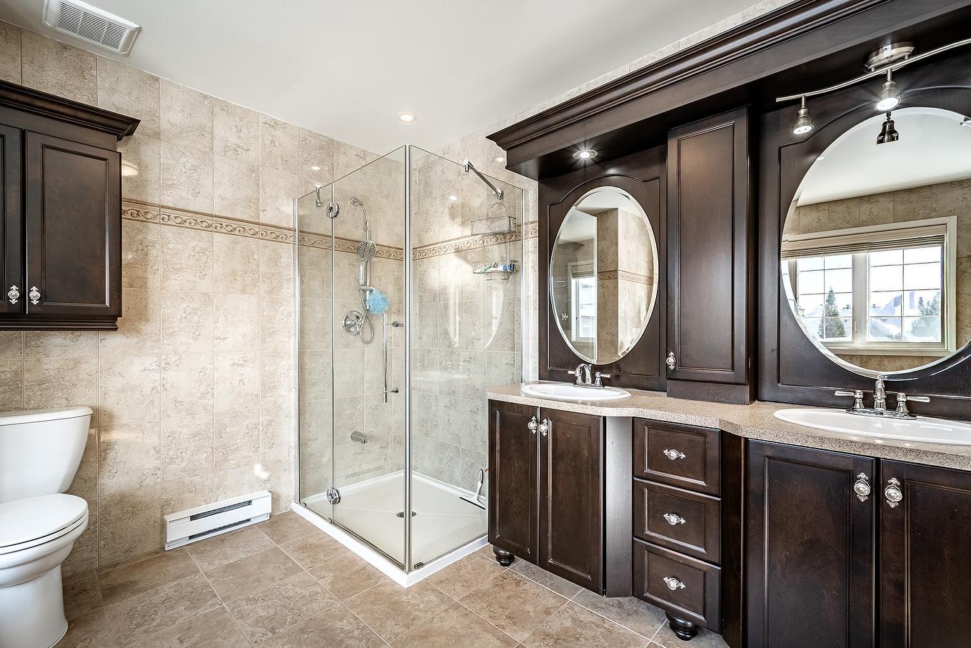 Ensuite bathroom - 24 Rue Du Syrah, Kirkland, QC - Indoor Photo Showing Bathroom