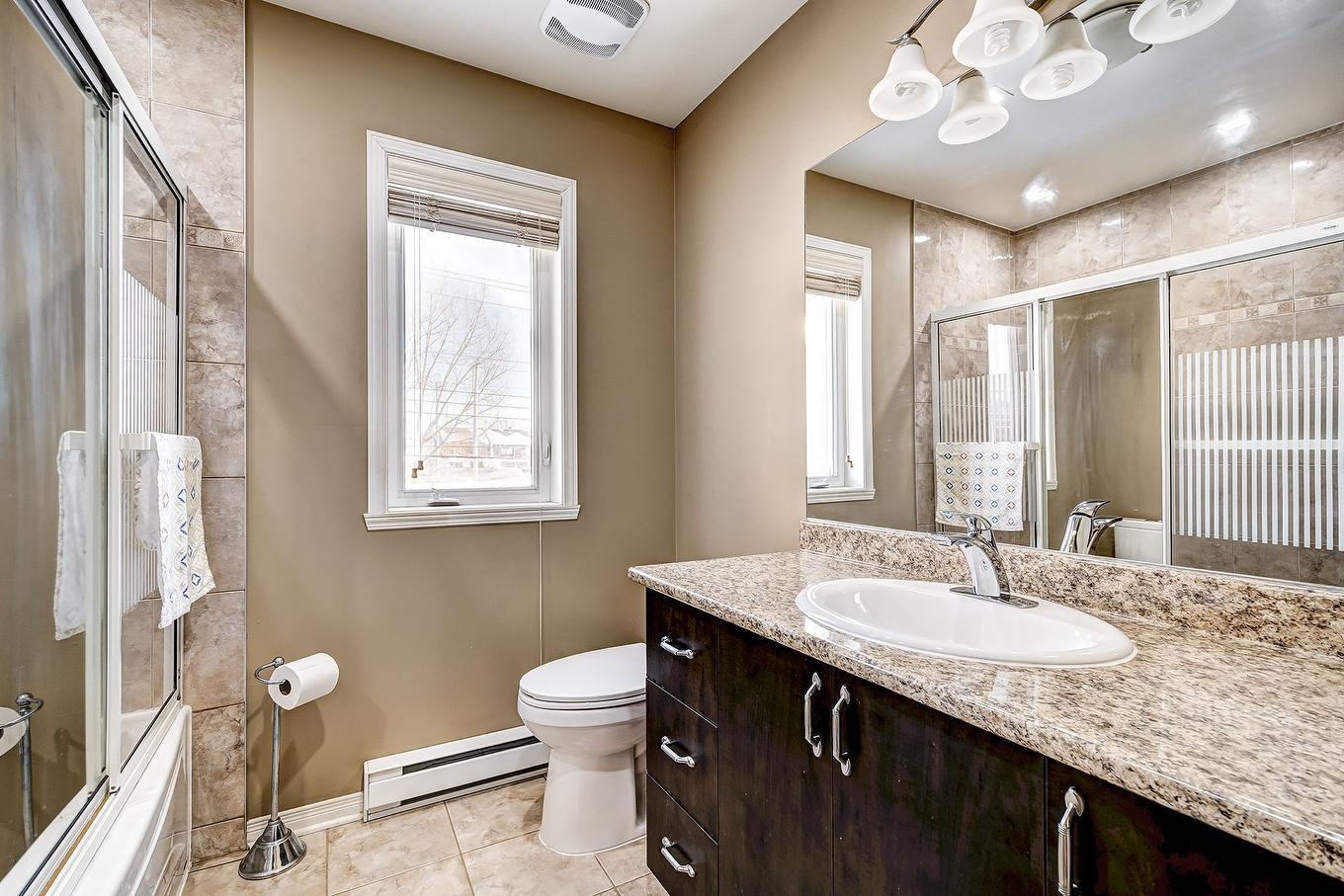Bathroom - 24 Rue Du Syrah, Kirkland, QC - Indoor Photo Showing Bathroom
