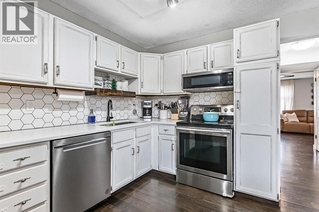 29 Green Meadow Crescent, Strathmore, AB - Indoor Photo Showing Kitchen