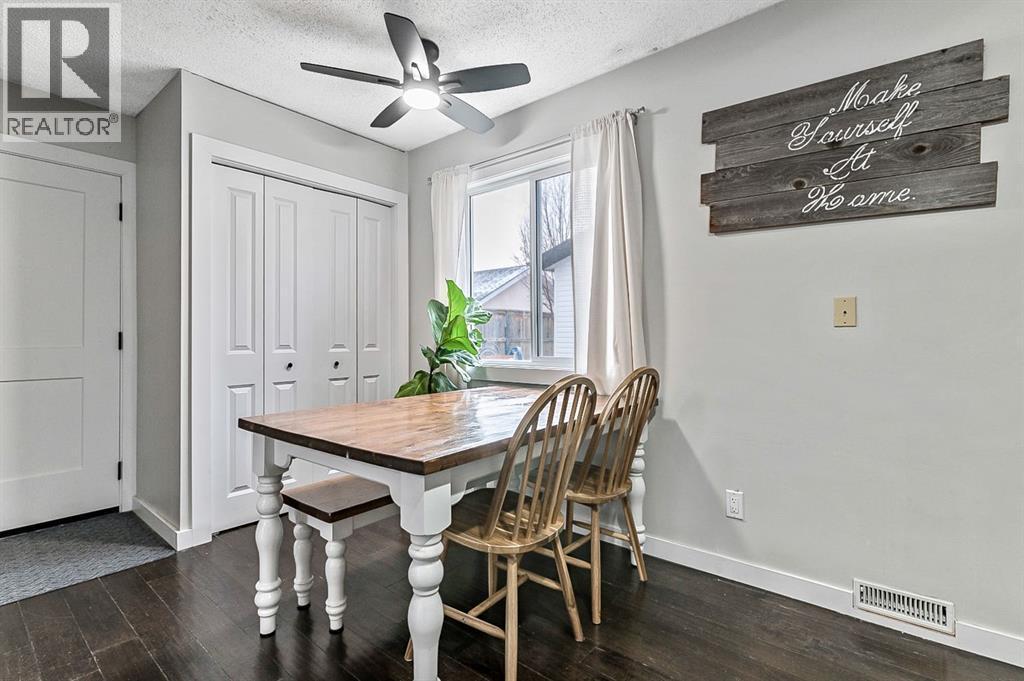 29 Green Meadow Crescent, Strathmore, AB - Indoor Photo Showing Dining Room