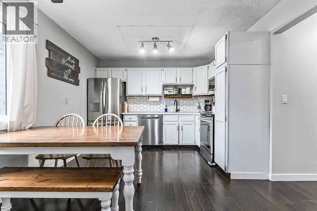 29 Green Meadow Crescent, Strathmore, AB - Indoor Photo Showing Kitchen