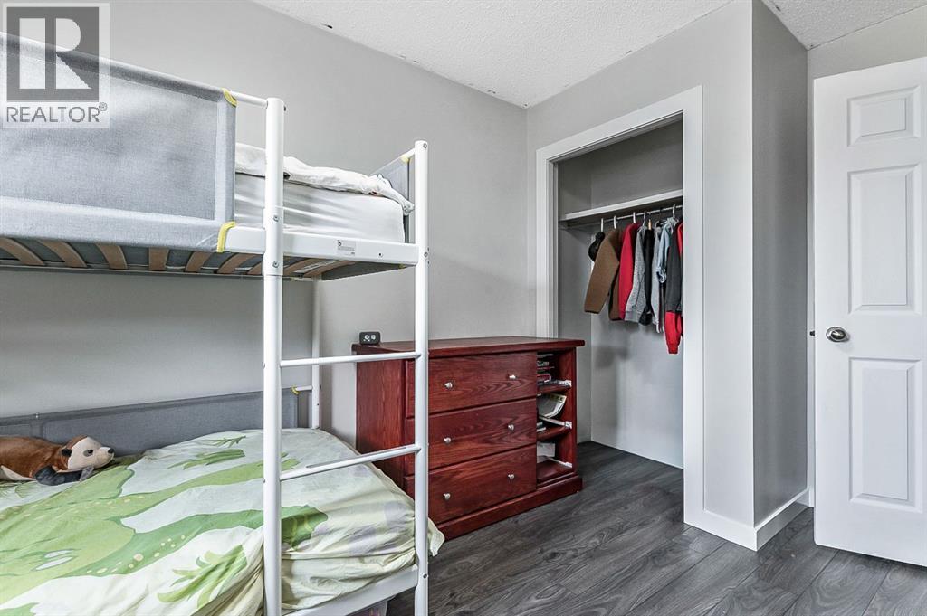 29 Green Meadow Crescent, Strathmore, AB - Indoor Photo Showing Bedroom