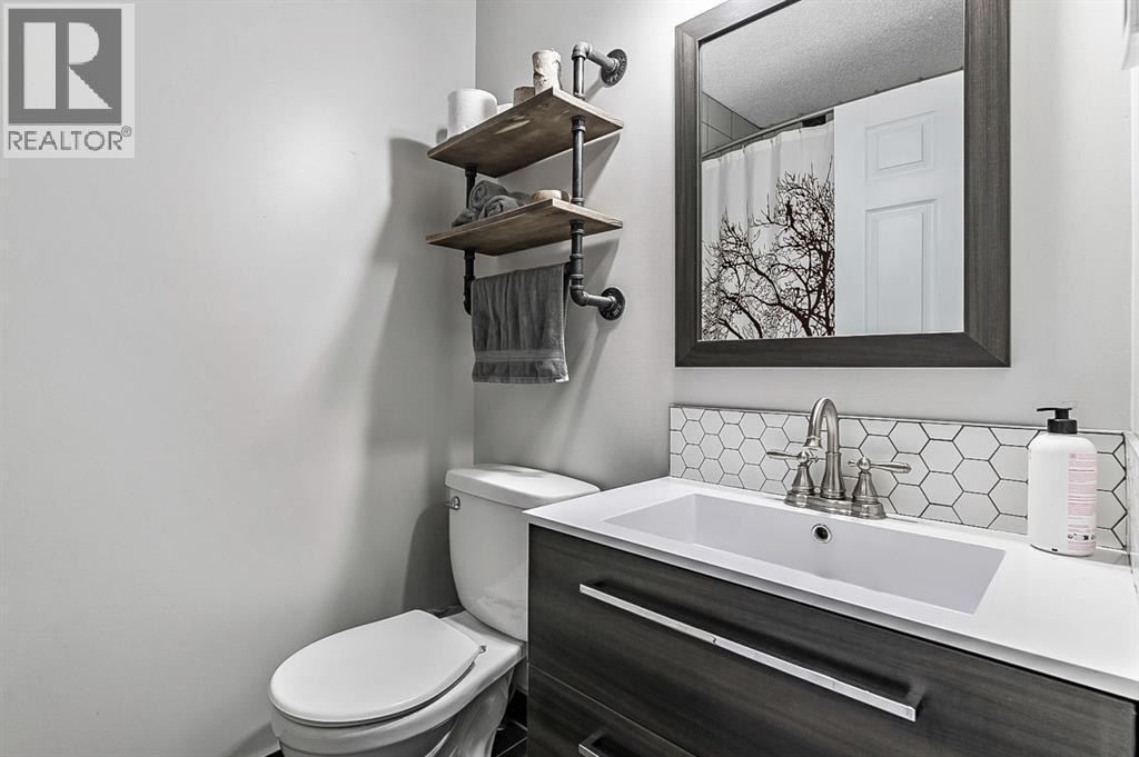 main bath upstairs - 29 Green Meadow Crescent, Strathmore, AB - Indoor Photo Showing Bathroom